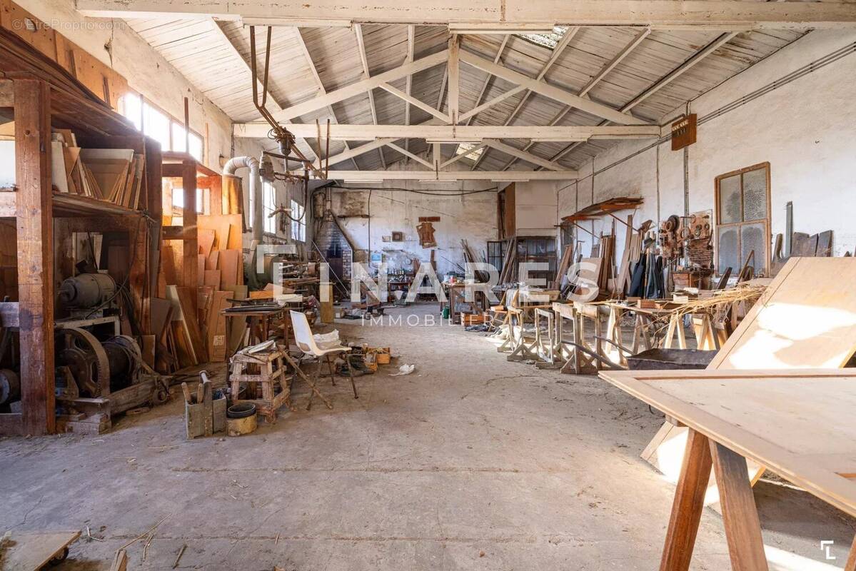 Commerce à MARSEILLE-9E