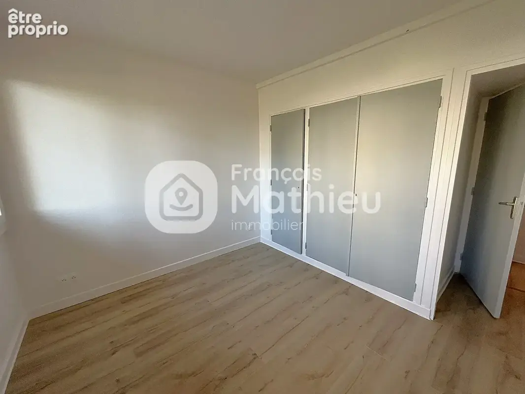 Châtenoy-le-Royal - Appartement T3 rénové avec balcon et cave - photo 7