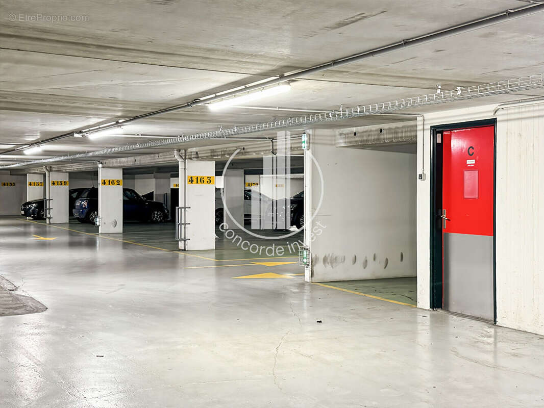 Parking à COURBEVOIE