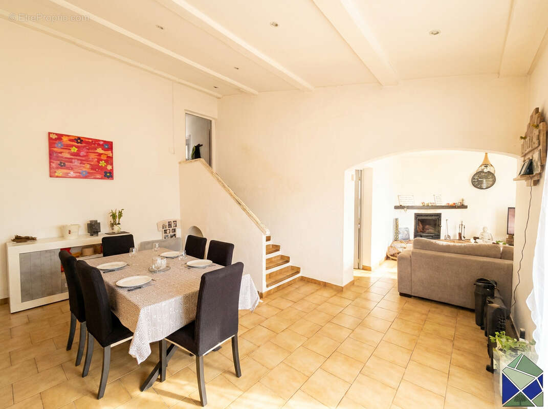 Maison T3/T4 à rénover à Cotignac   Beau potentiel - photo 2