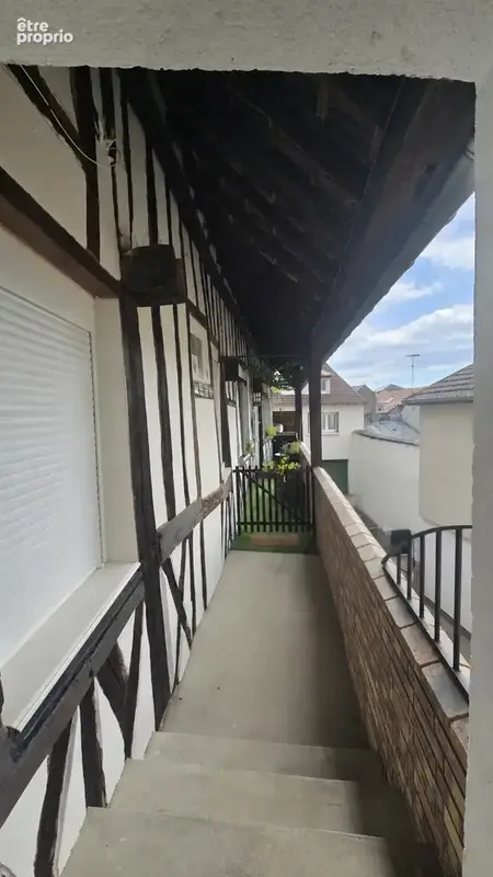 .2 pieces au 2eme et dernier etage - plein centre - photo 9