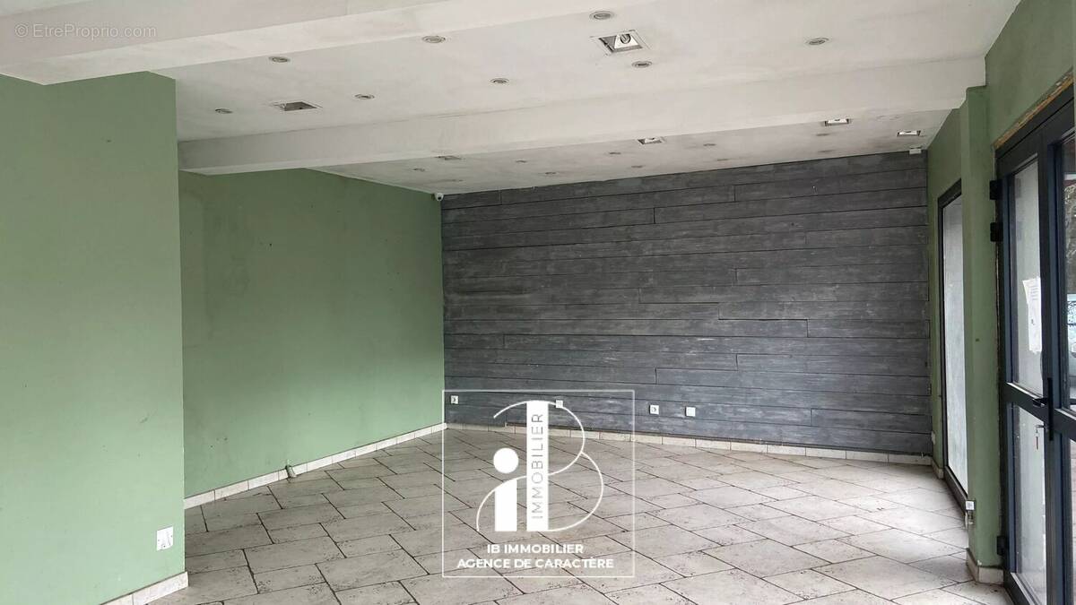 Commerce à FONTAINEBLEAU