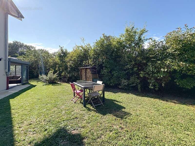 Maison à ETREMBIERES