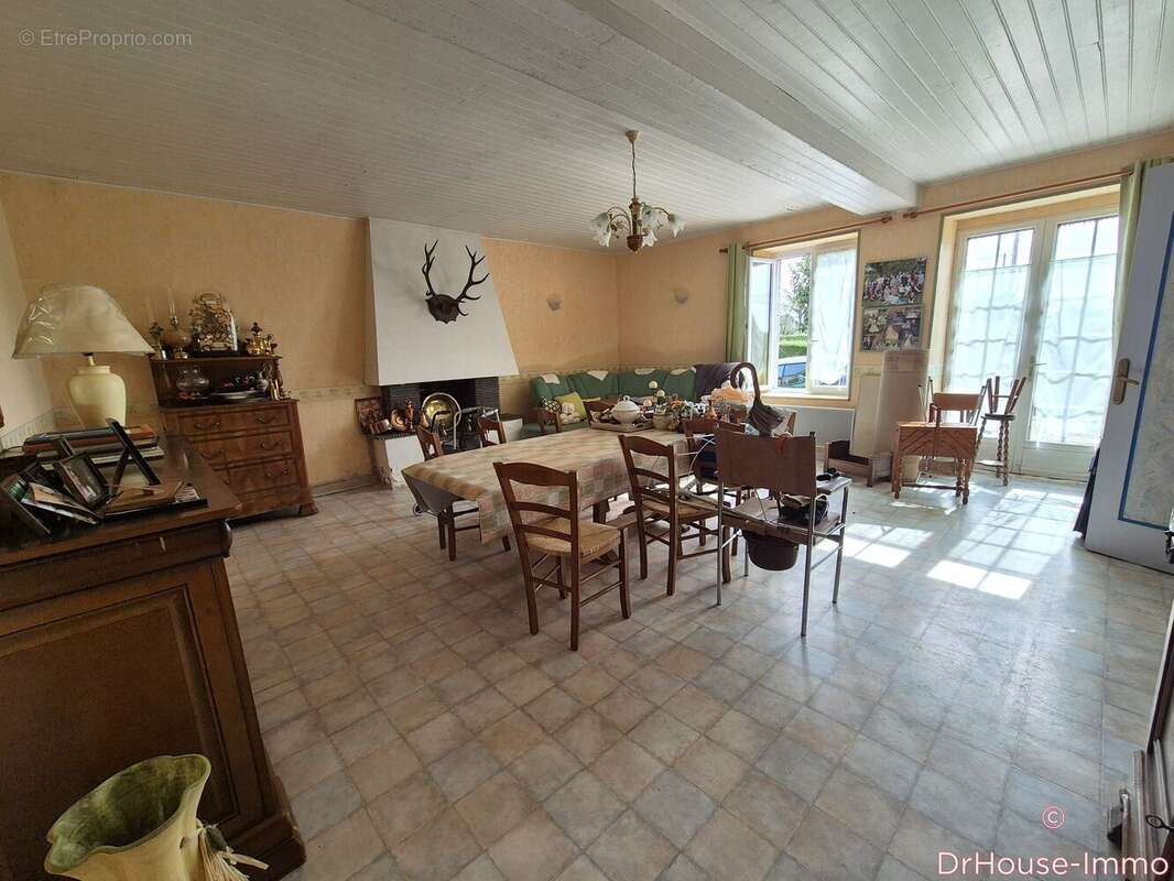 Maison à FOUGEROLLES-DU-PLESSIS