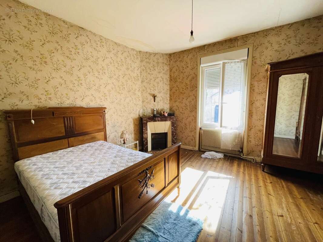 Maison à BARBEZIEUX-SAINT-HILAIRE