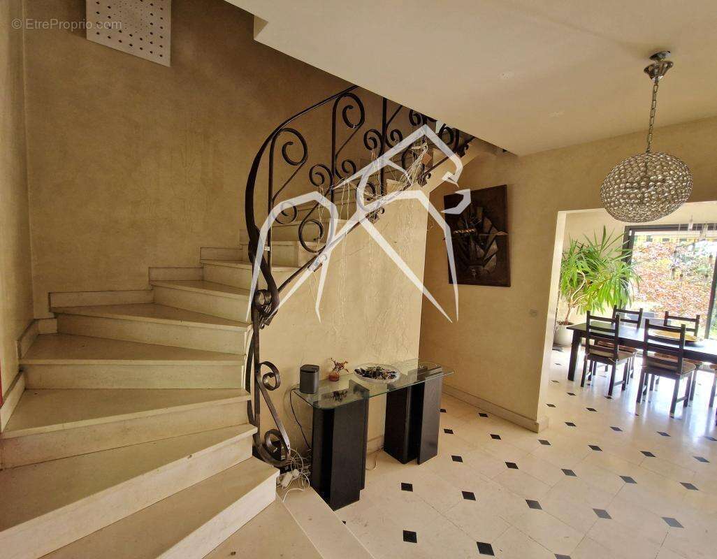 Maison à MONT-SAINT-AIGNAN