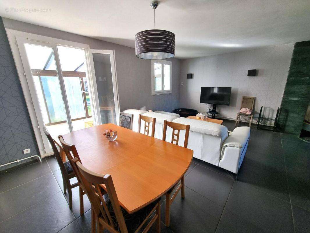 Maison à DECINES-CHARPIEU