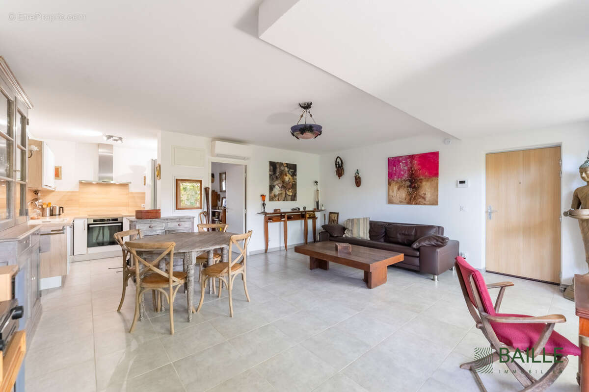 Appartement à SAINT-CYR-SUR-MER