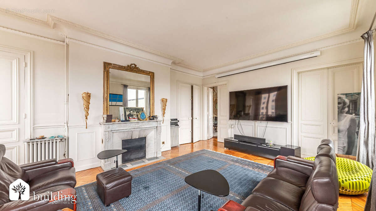 Appartement à NEUILLY-SUR-SEINE