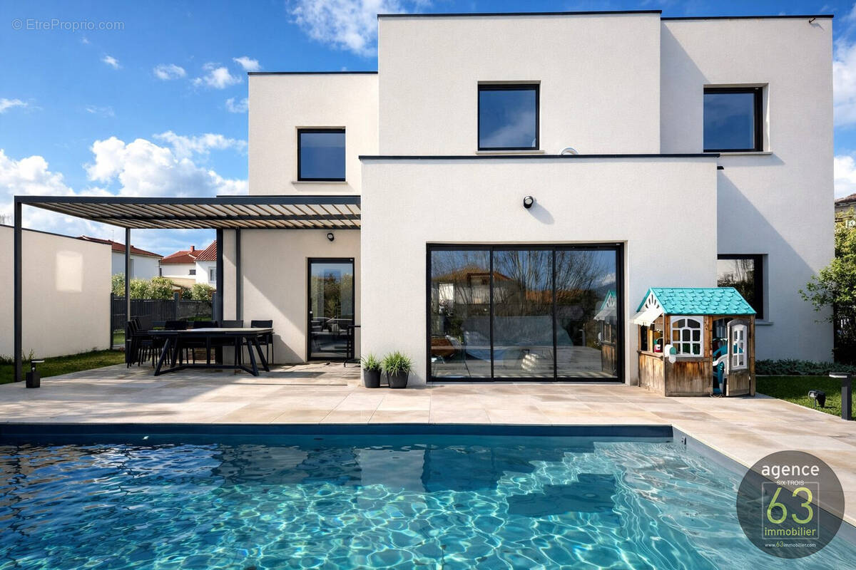 Maison à SAINT-AMANT-TALLENDE