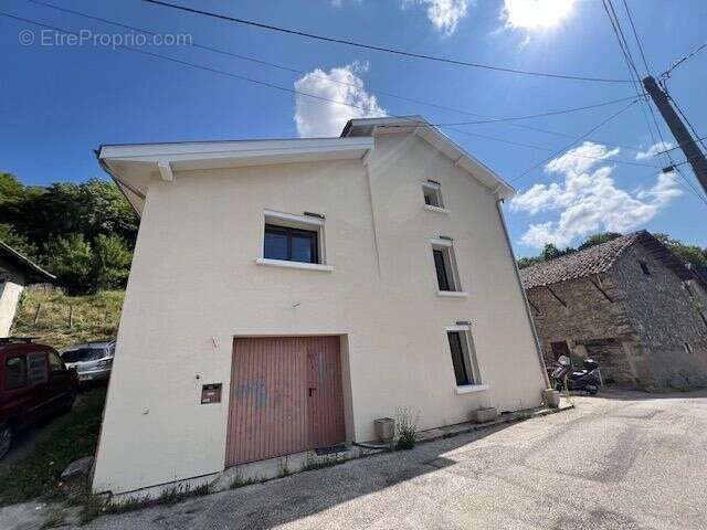 Maison à SAINT-ETIENNE-DE-CROSSEY