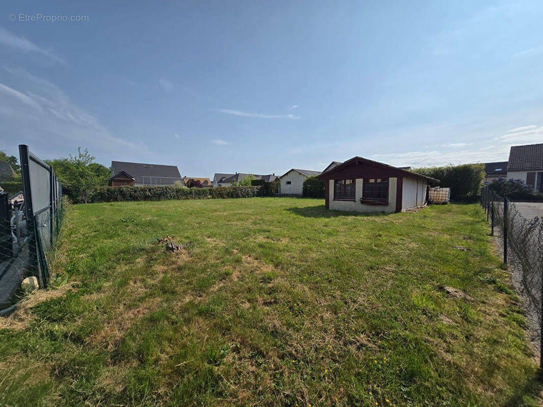 Terrain à FONTAINE-LE-BOURG