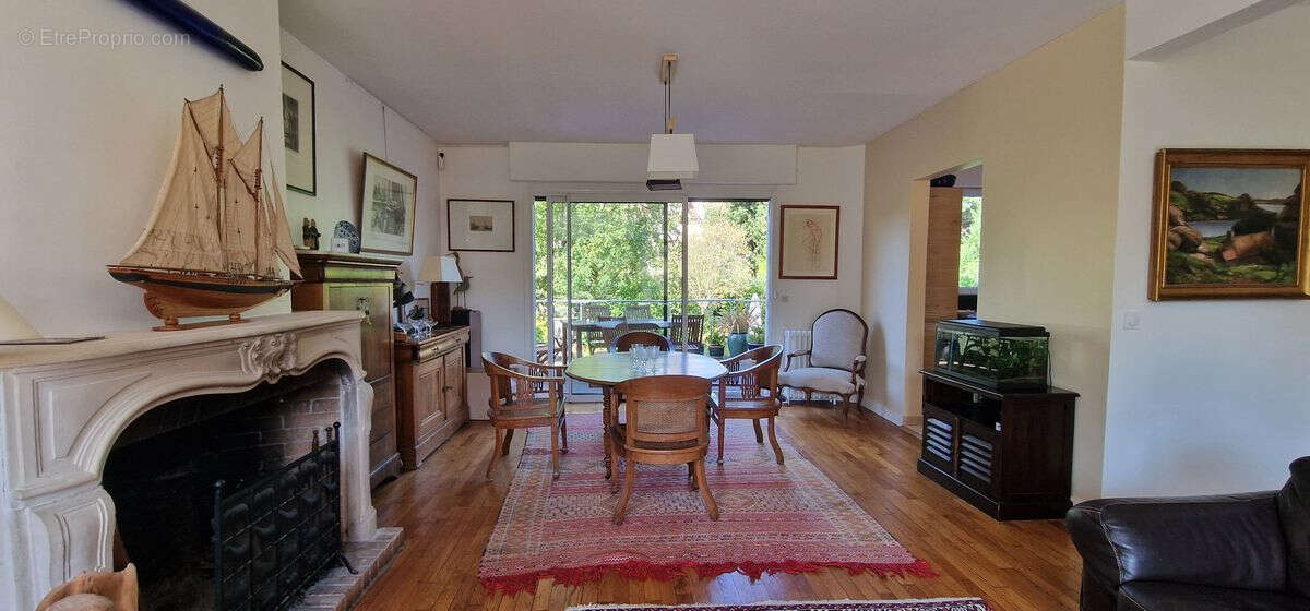 Maison à VILLE-D&#039;AVRAY