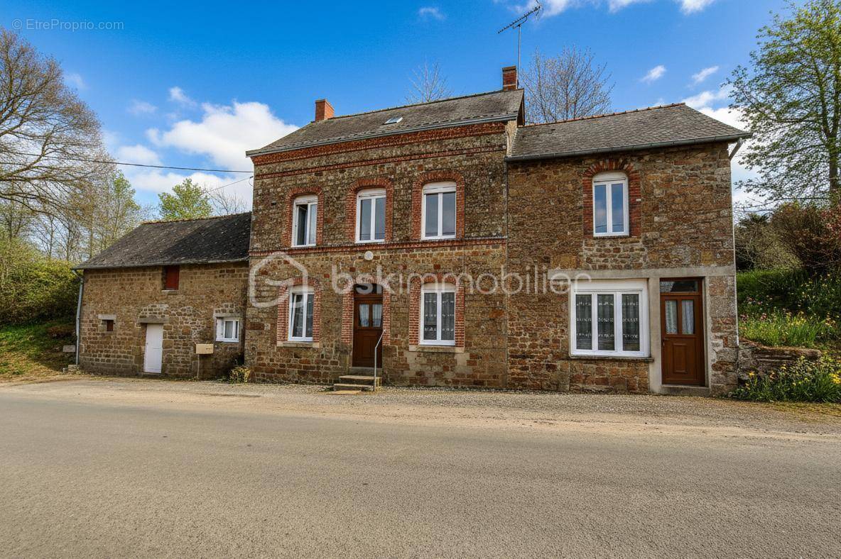 Maison à LASSAY-LES-CHATEAUX