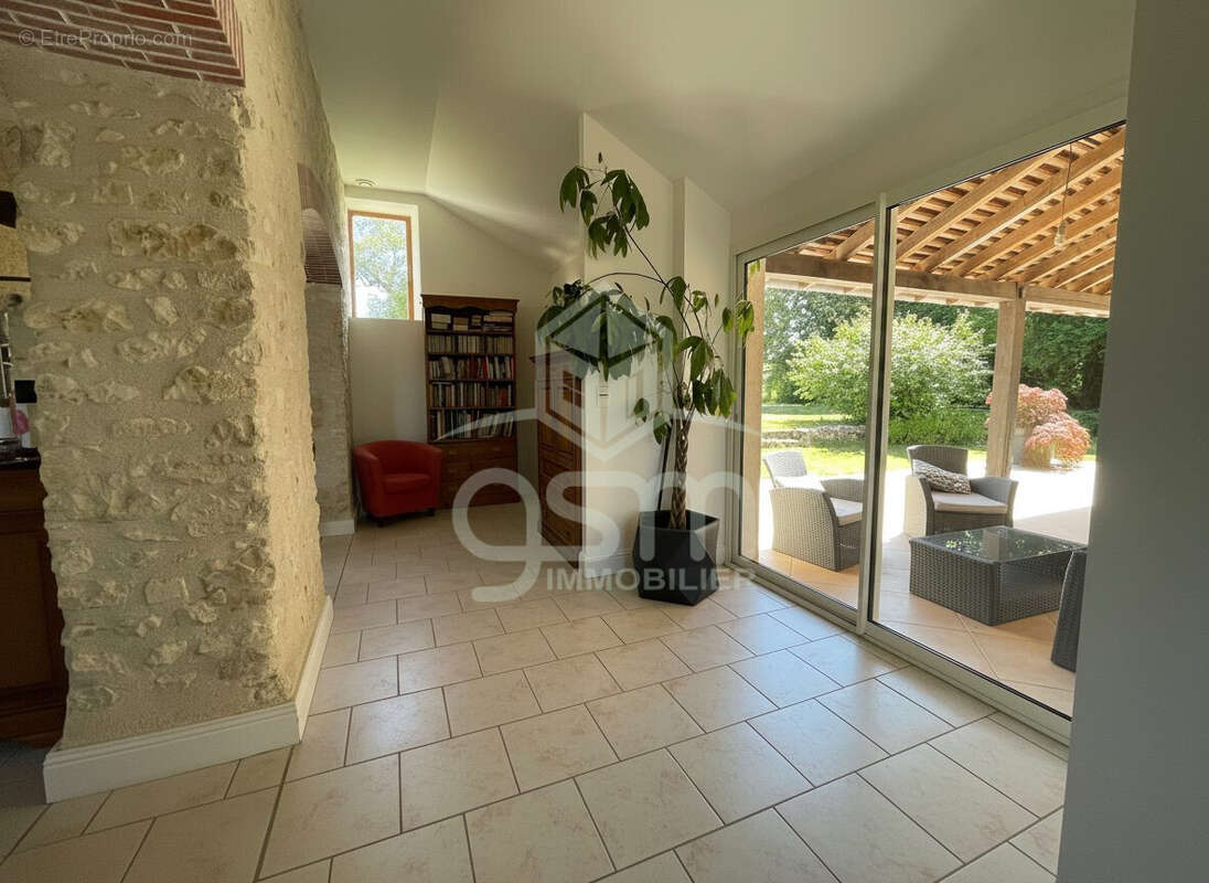 Maison 200 m² à Manthelan  - photo 8