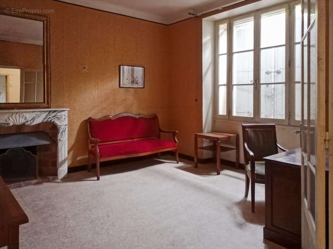 Maison à LAUDUN-L'ARDOISE