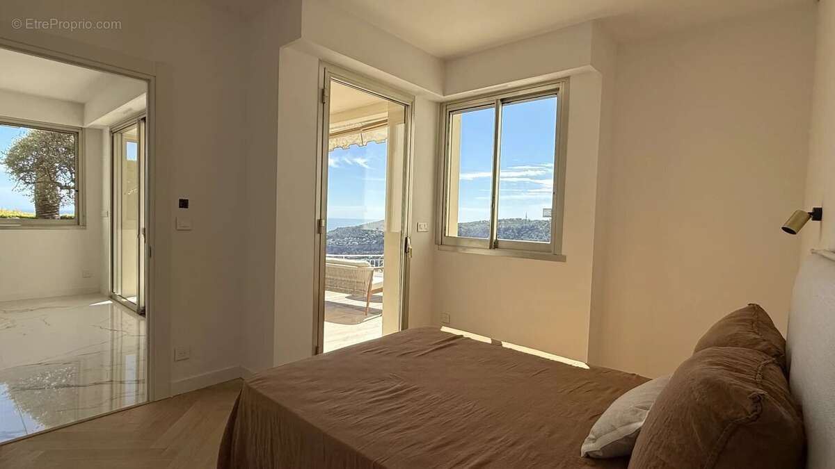 Villefranche-sur-Mer – Superbe 3 pièces rénové avec vue mer panoramique, vaste terrasse, garage et cave - photo 16
