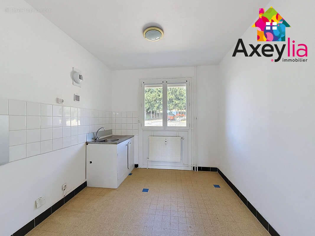 A vendre - panissieres - appartement de type 3 avec garage, cave et local velo - photo 5