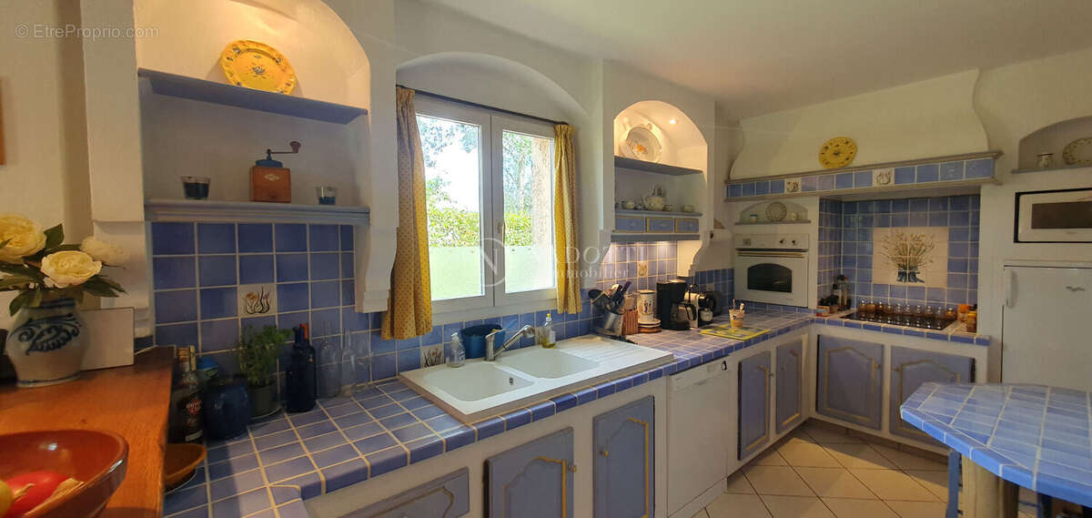 L'isle sur la Sorgue,  en Provence, superbe villa avec piscine sur 1500 m² de terrain clos. - photo 6
