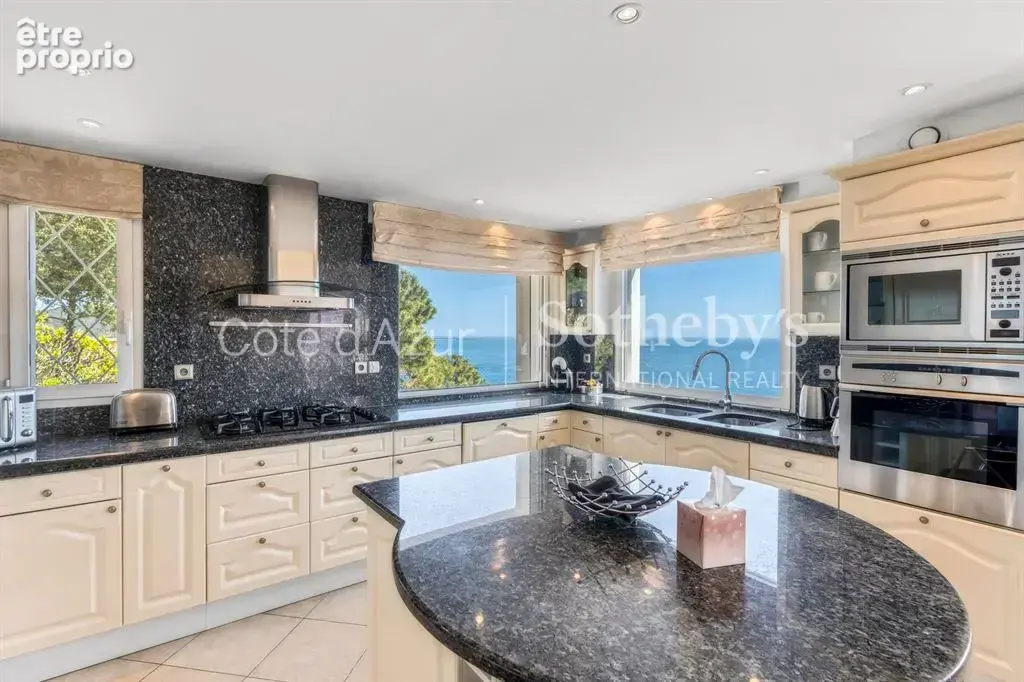 À vendre – Villa de charme avec vue mer et massif de l’Estérel, dans domaine sécurisé au Trayas - photo 10