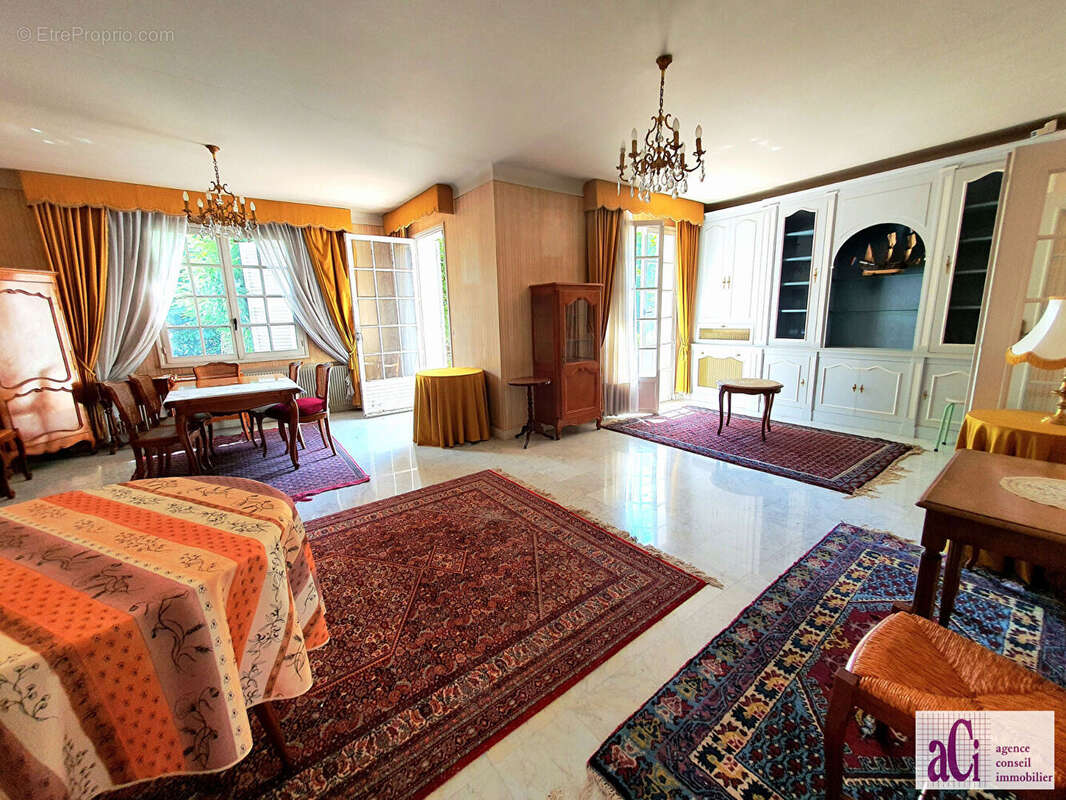 Maison à L&#039;HAY-LES-ROSES