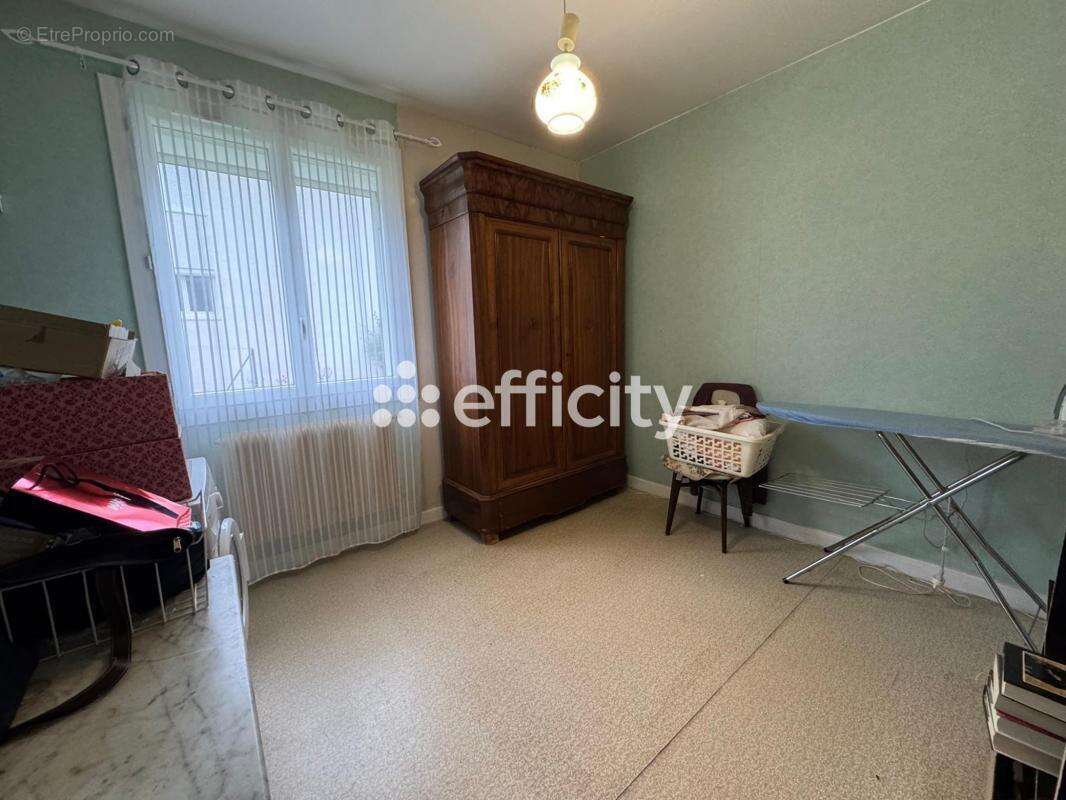 Maison à LA MONNERIE-LE-MONTEL