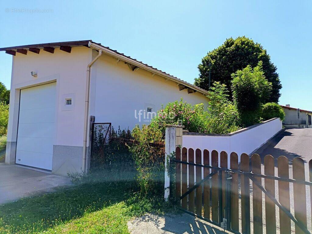 Parking à LAMONTGIE