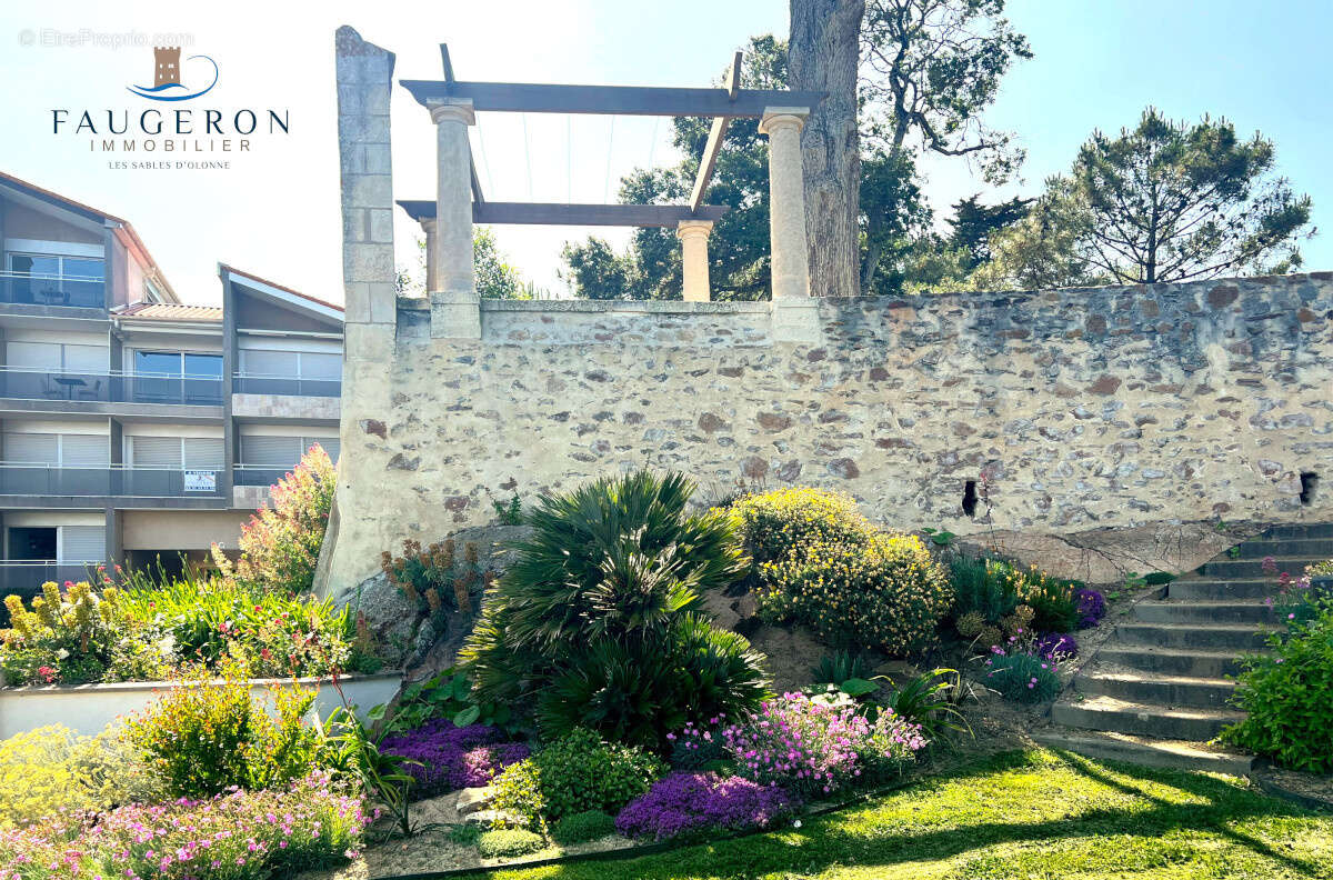 LA CHAUME - Studio 25 m2 Face Mer avec terrasse et cave - photo 8