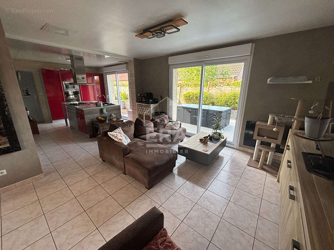 Maison à COURRIERES