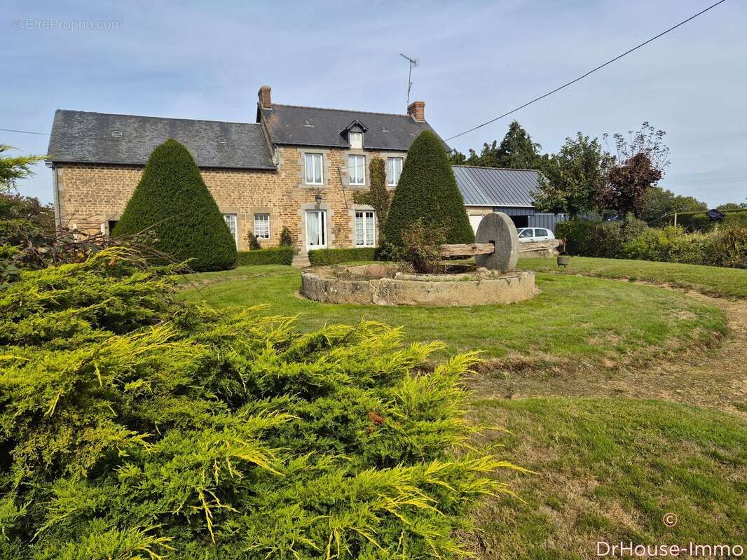 Maison à FOUGEROLLES-DU-PLESSIS