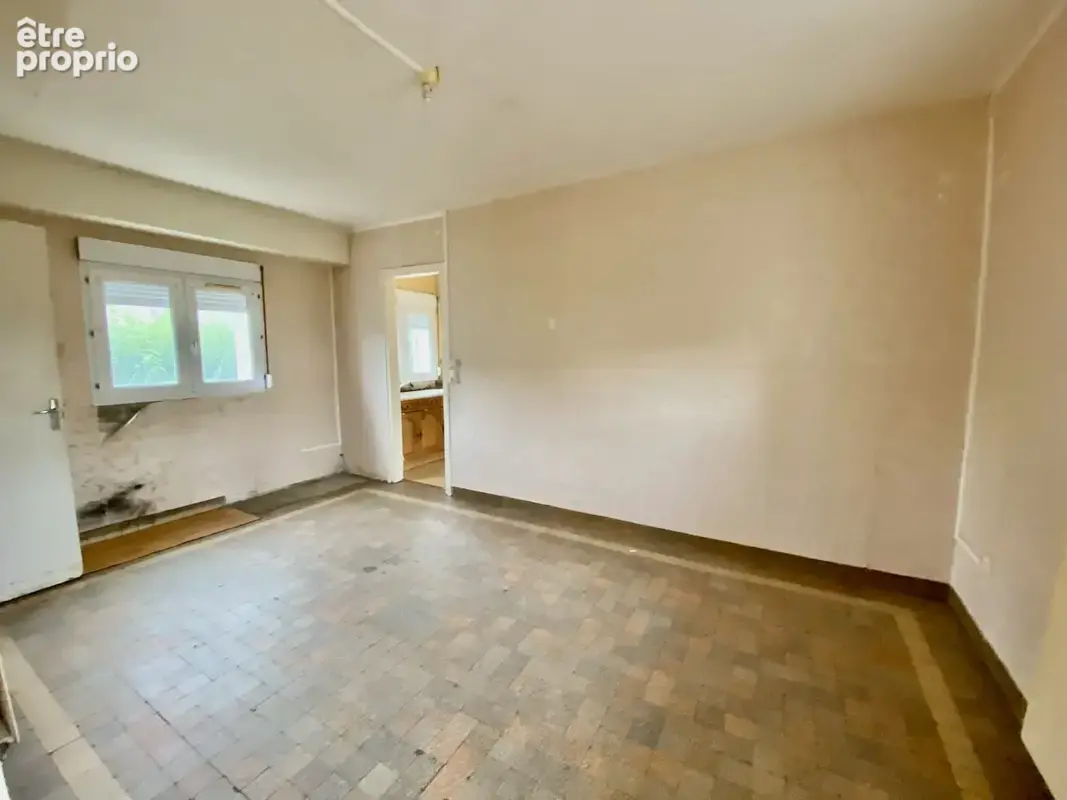 Maison a renover - 3 chambres - beau potentiel - photo 3