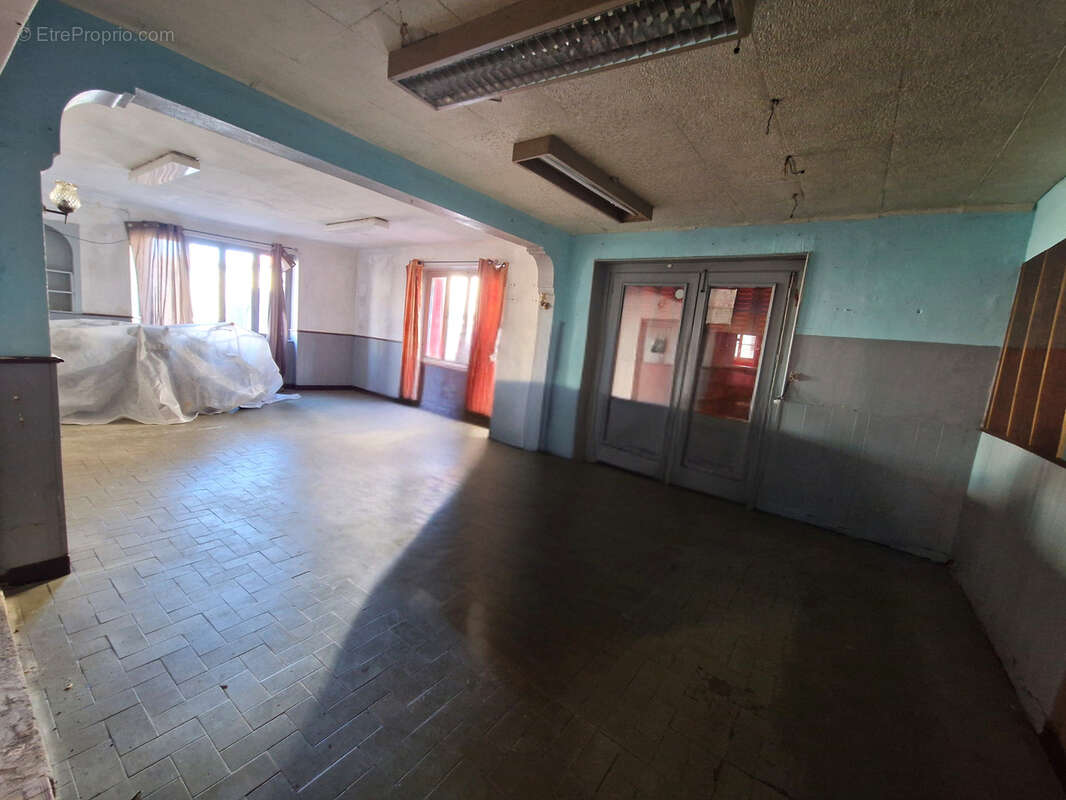A VENDRE Ancien hôtel à fort potentiel   Emplacement stratégique RN102 - photo 3