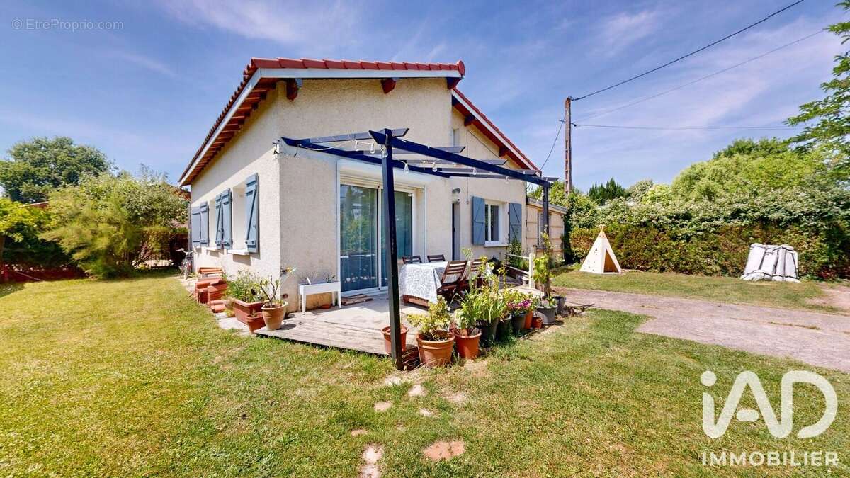 Photo 2 - Maison à SAINT-SULPICE