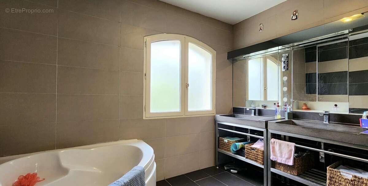 Grande villa familiale avec piscine - photo 11