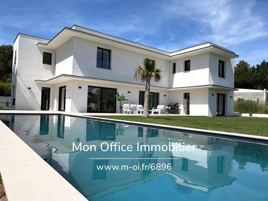Maison à VENTABREN
