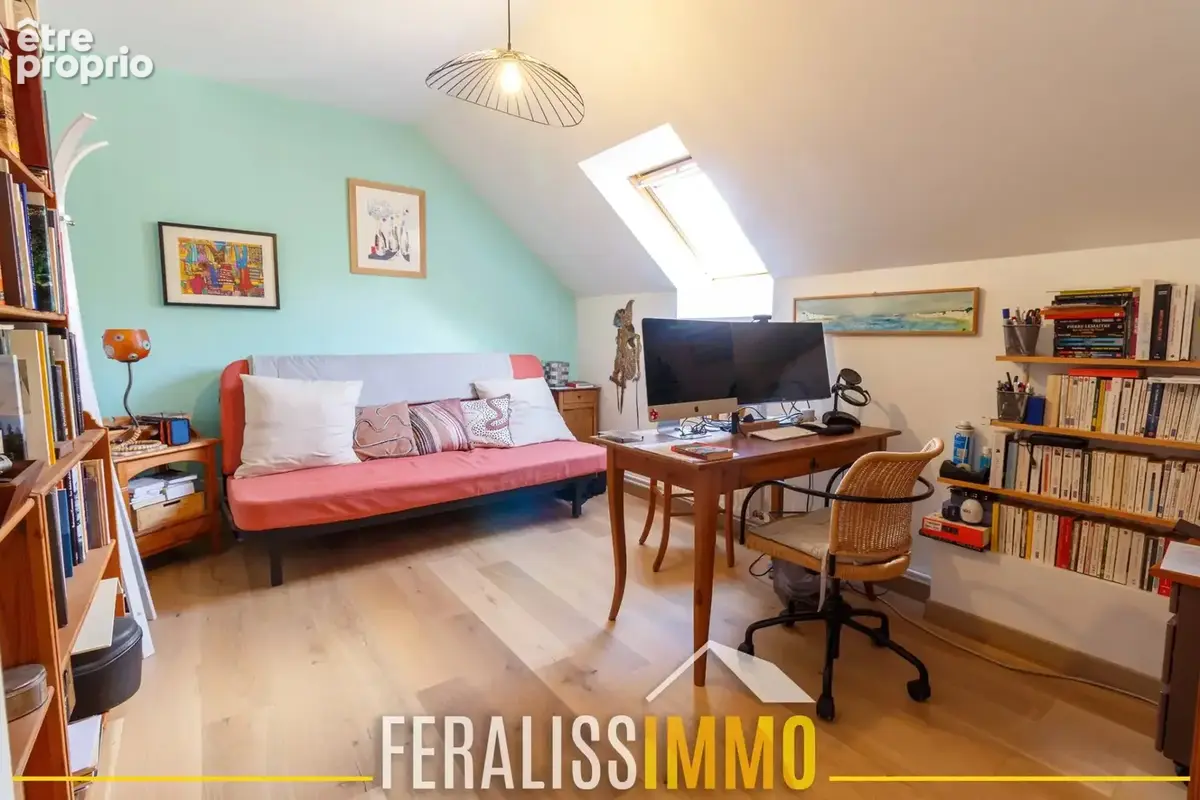 Dans un écrin de verdure, maison familiale édifiée sur sous- - photo 13