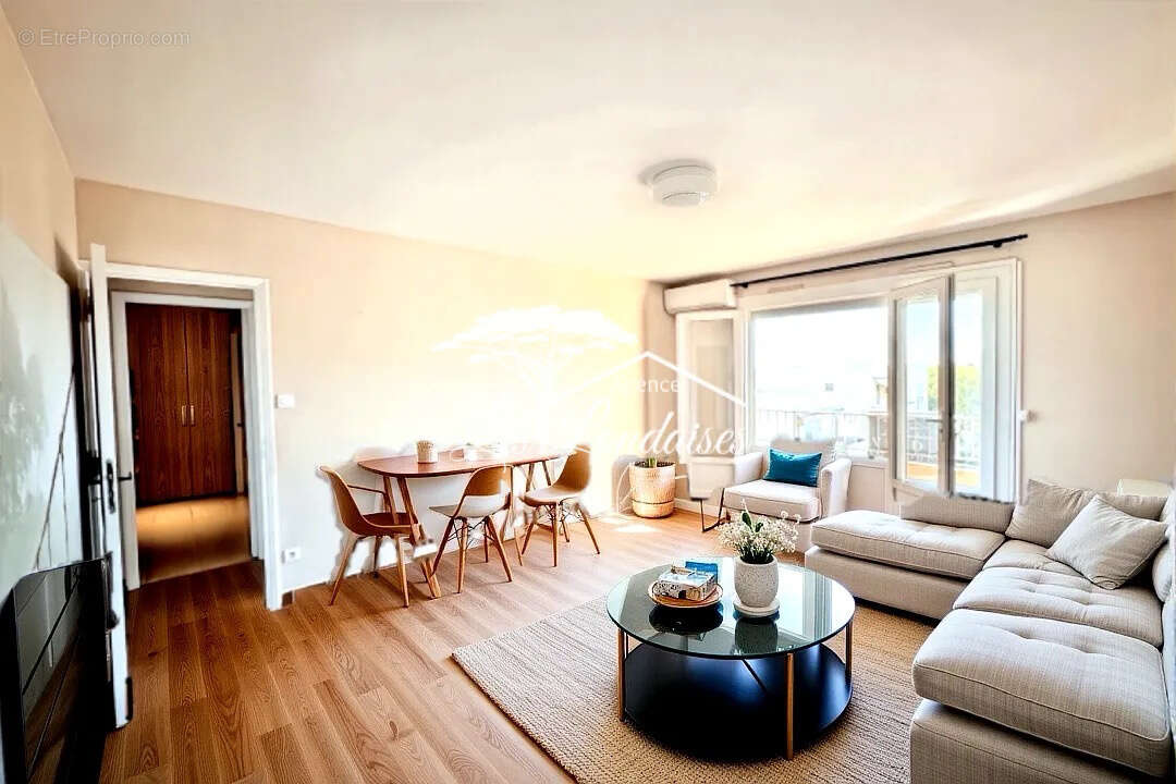 Appartement à LA LONDE-LES-MAURES