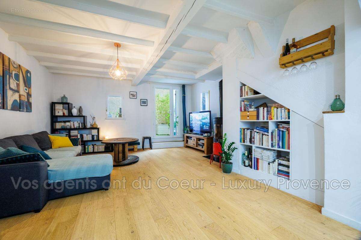 Maison à SIMIANE-COLLONGUE