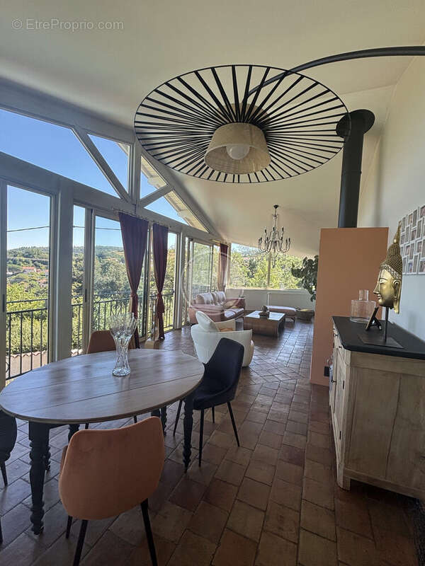 Maison 240 m² à Sain-Bel  - photo 4
