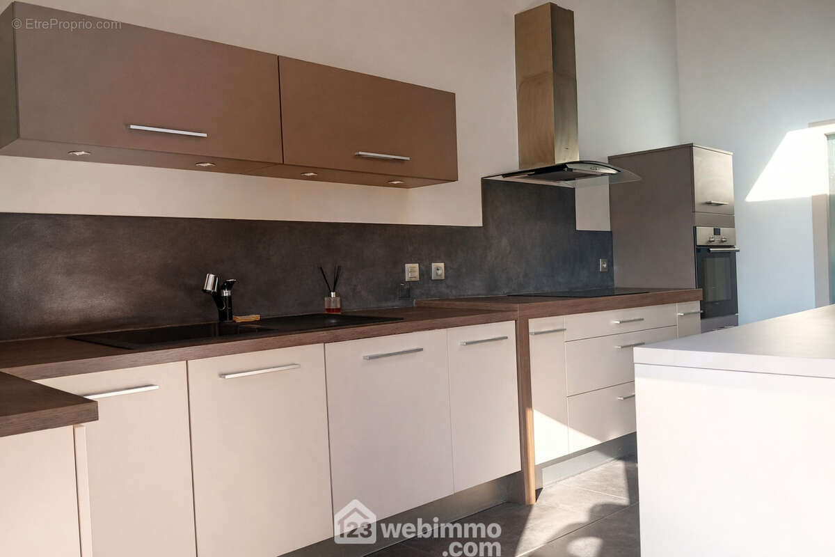 Appartement à LE CANNET-DES-MAURES