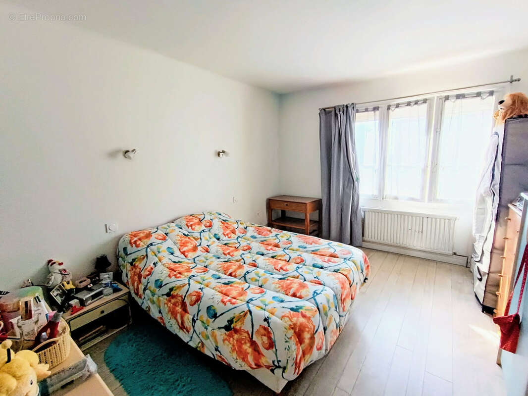 Vends appartement T3, 2 chambres possibilité 3 chambres, en rez de chaussée, place de parking, loggia la Renar - photo 6