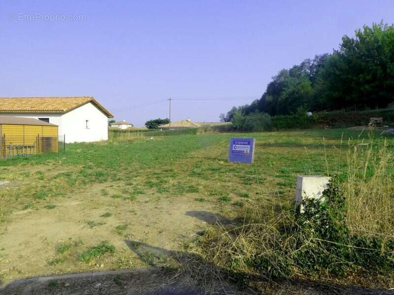 Terrain 970 m² à Carresse-Cassaber  - photo 2