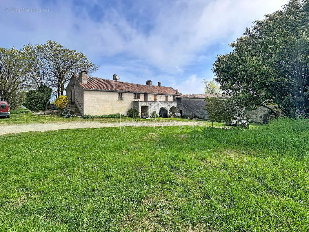 Maison à LES COSTES-GOZON
