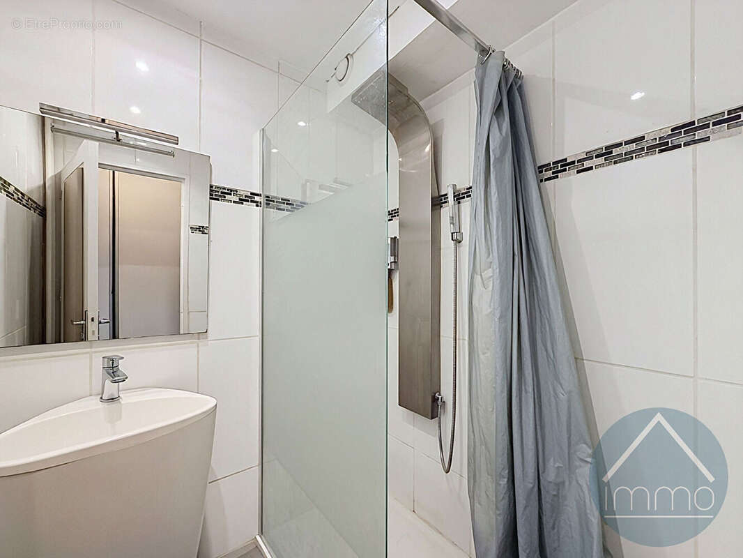 Appartement à COURBEVOIE