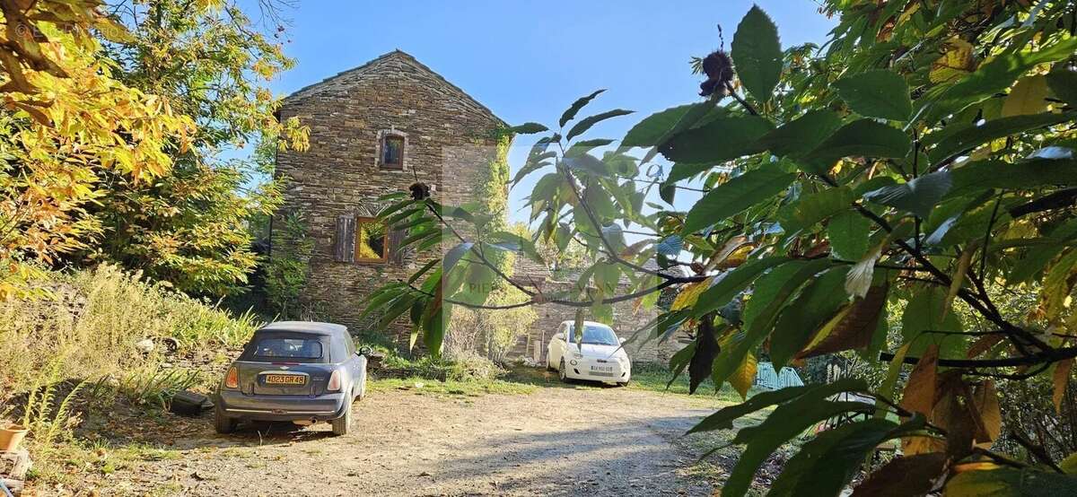 Maison à LE COLLET-DE-DEZE