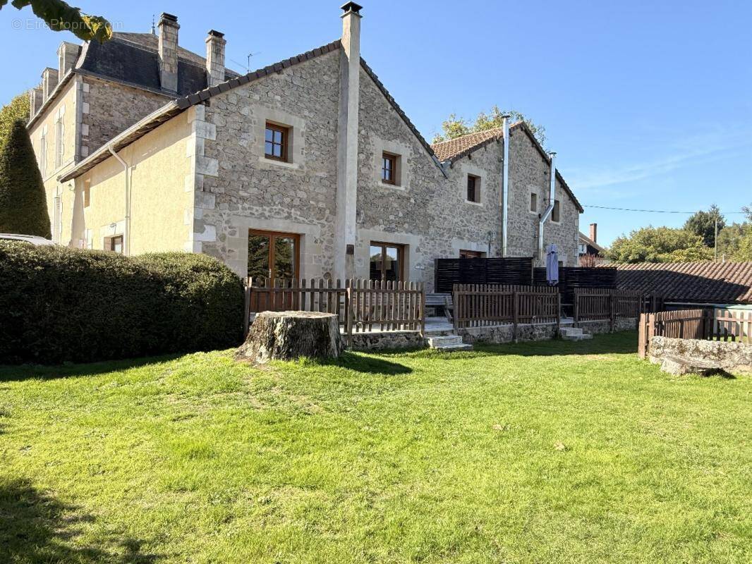 Maison à PIEGUT-PLUVIERS