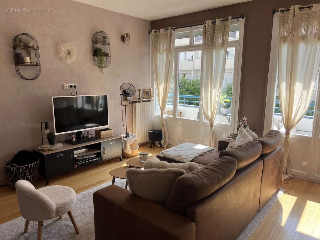 Très bel appartement place Foch - photo 4