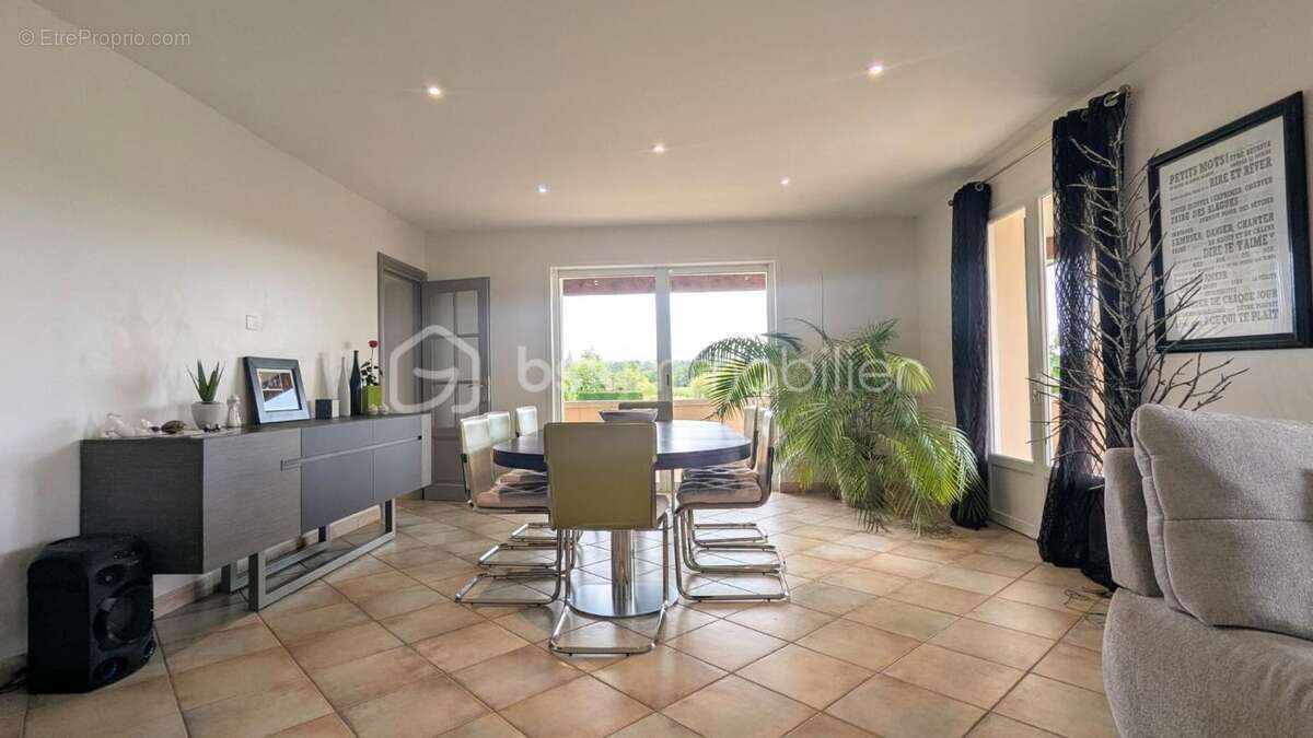 Maison à PUY-L&#039;EVEQUE