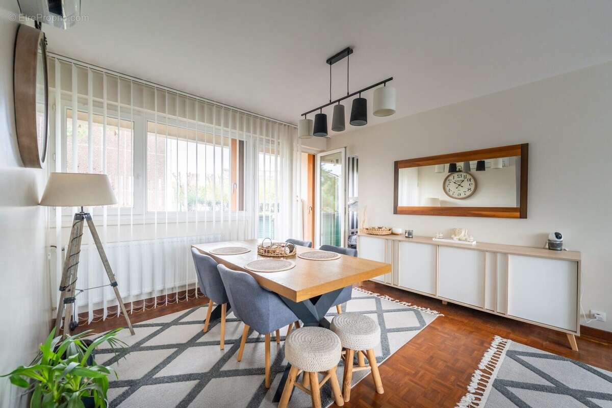 Appartement à LES PAVILLONS-SOUS-BOIS