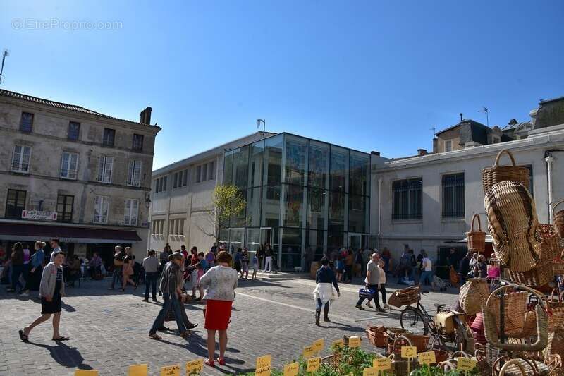 Commerce à FONTENAY-LE-COMTE
